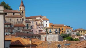 Il borgo italiano che regala case a 1 euro: ecco come partecipare