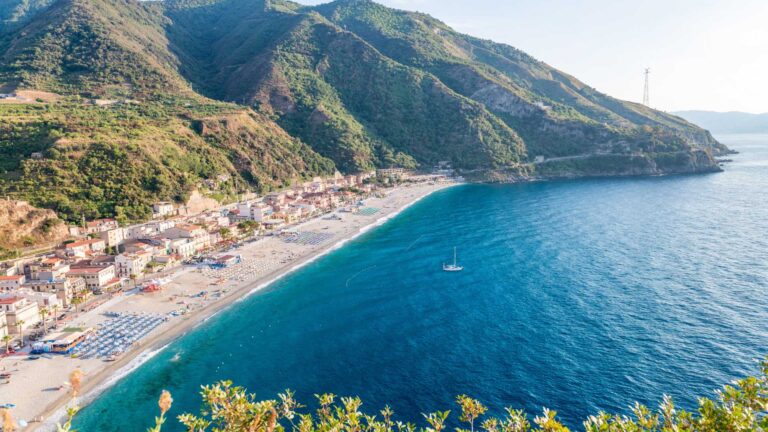Le baie nascoste più belle in Italia: quella ligure è un segreto